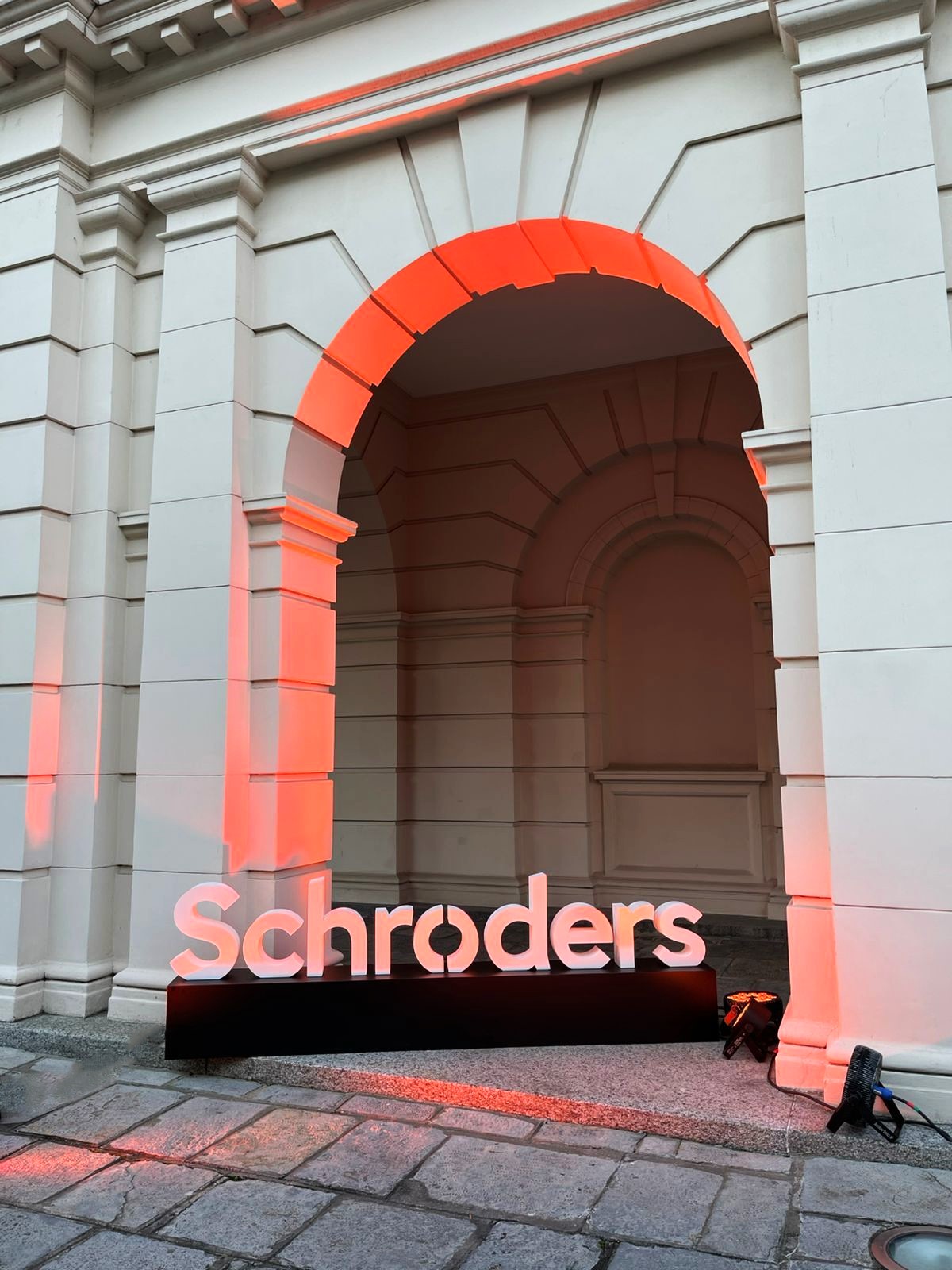 Schroders, Logo corpóreo - Evento en Embajada Británica, 2025